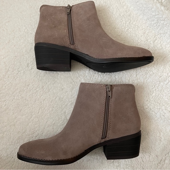 NWT White Mountain Havana Ankle Booties Suede (Genuine Leather) - Picture 2 of 7